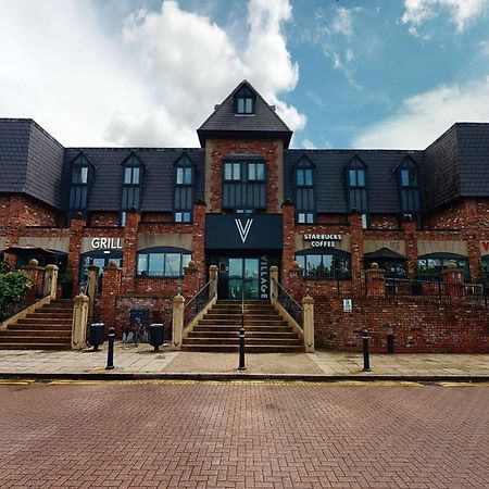 Village Hotel Warrington Екстер'єр фото