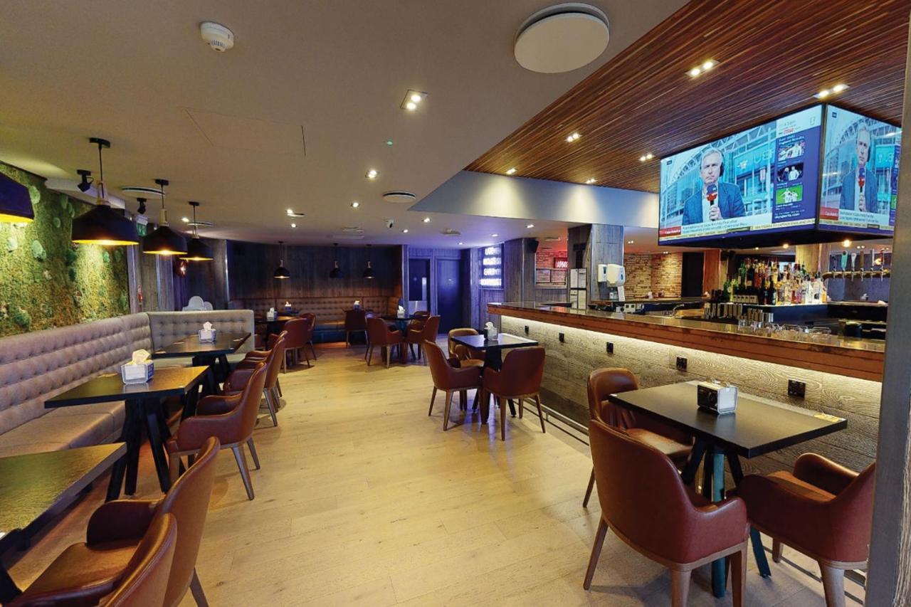 Village Hotel Warrington Екстер'єр фото