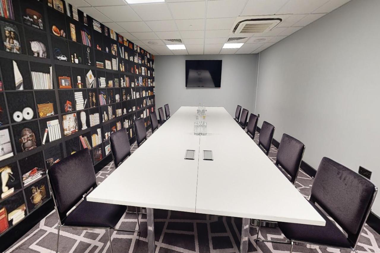 Village Hotel Warrington Екстер'єр фото