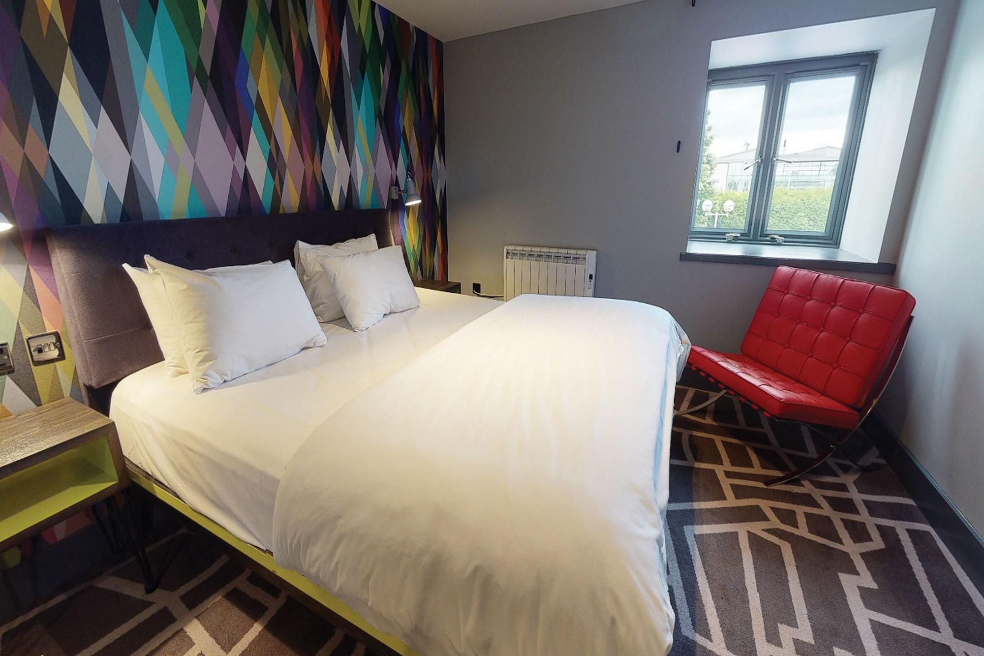 Village Hotel Warrington Екстер'єр фото