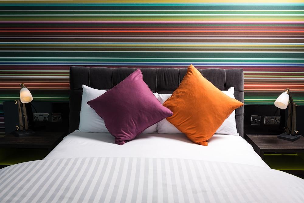 Village Hotel Warrington Екстер'єр фото