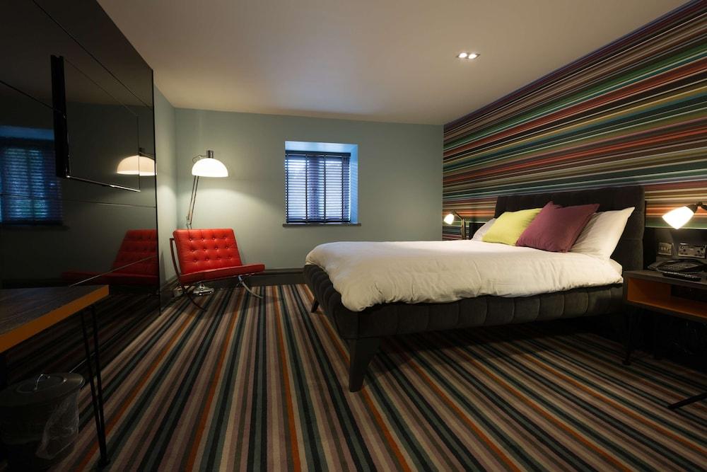 Village Hotel Warrington Екстер'єр фото