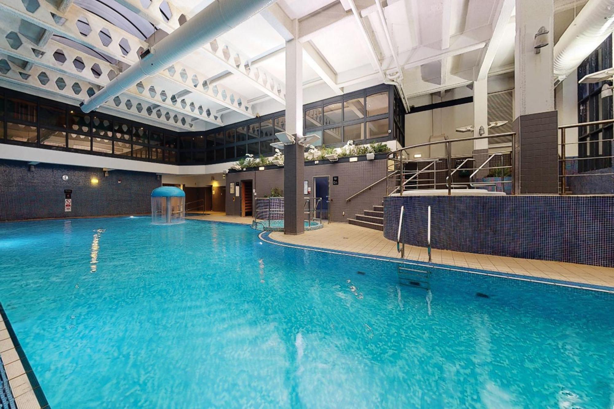 Village Hotel Warrington Екстер'єр фото