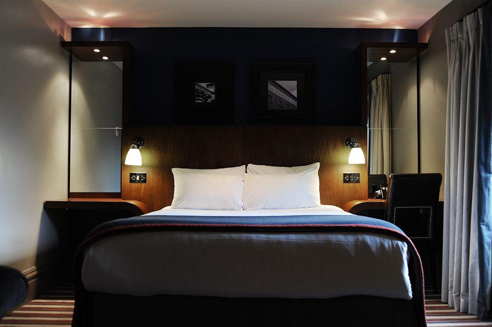 Village Hotel Warrington Екстер'єр фото