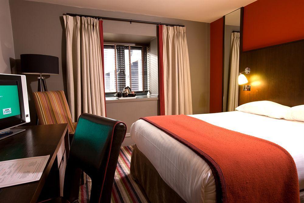 Village Hotel Warrington Екстер'єр фото
