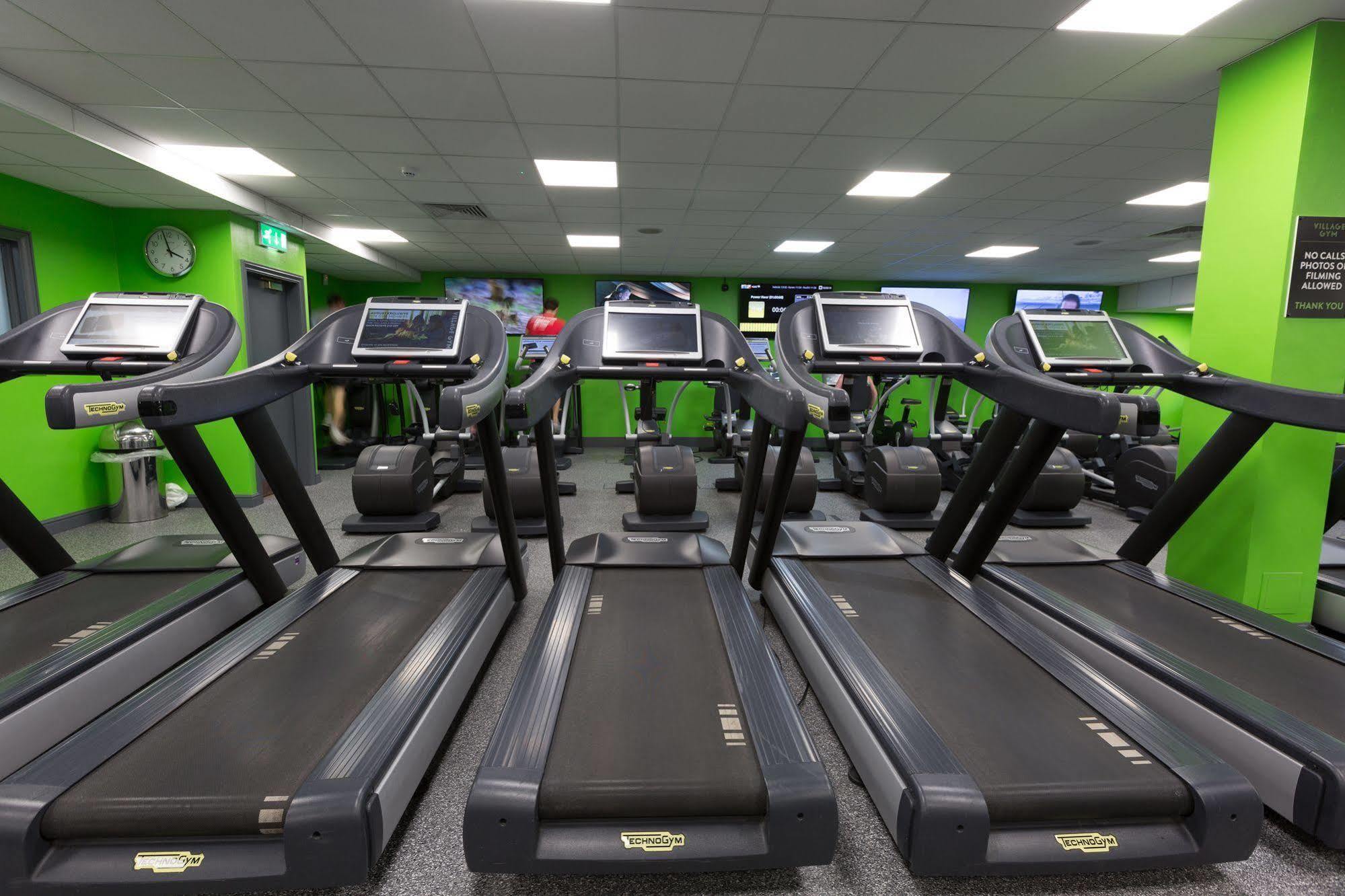 Village Hotel Warrington Екстер'єр фото